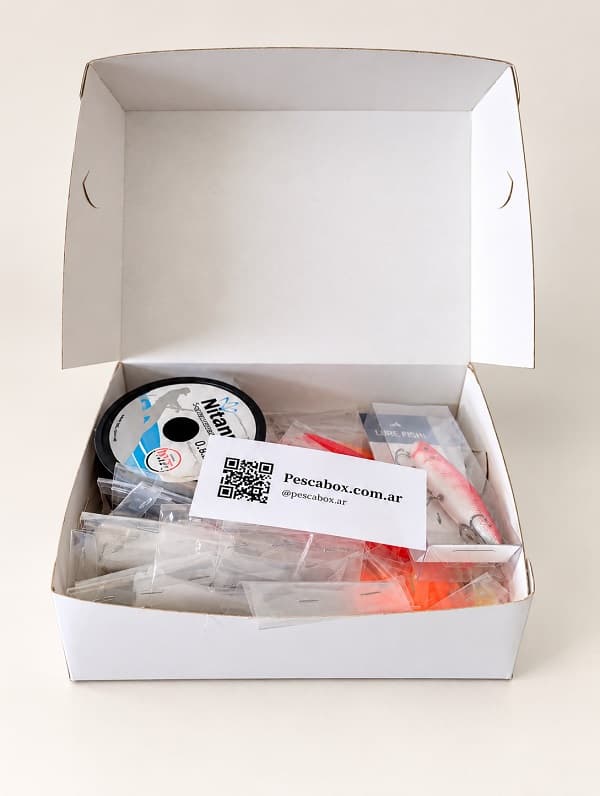 Pescabox abierta con todo su contenido